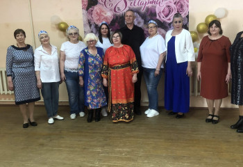  «Дарите женщинам цветы!» 